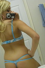 Horny girlfriend selfshot pictures in bath 02