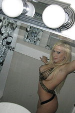 Horny girlfriend selfshot pictures in bath 09