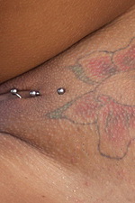 Bikini, tatto, piercing 12