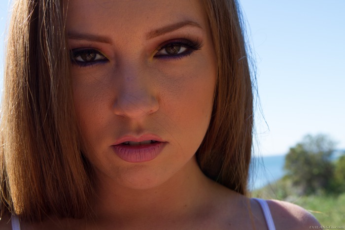 Maddy O'Reilly Shows Her Amazing Ass