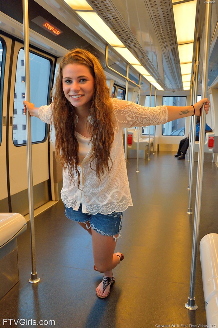 Aveline Glamour Beauty Babe