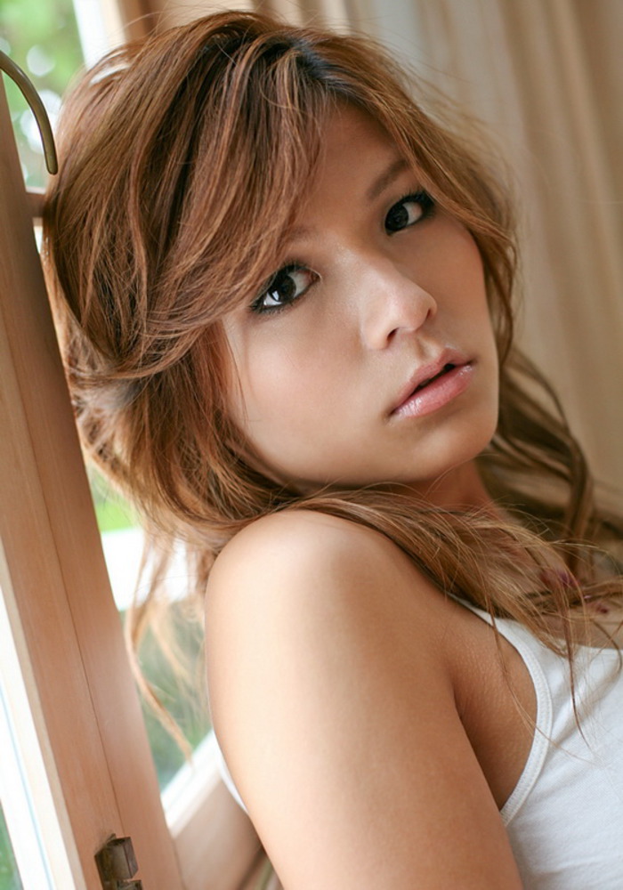 Sexy 18 Years Old Asian Hottie Strips