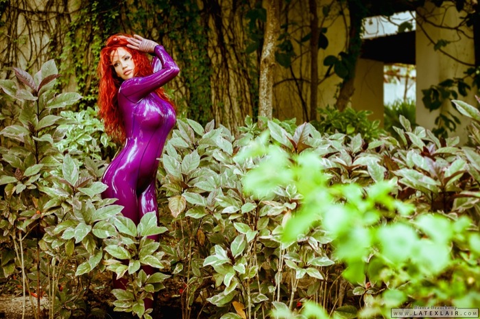 Busty Bianca In Purple Latex