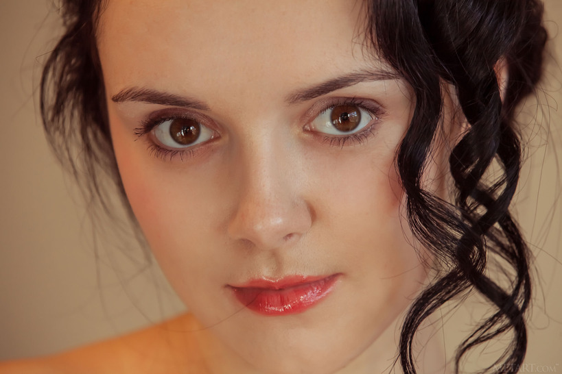 gorgeous brunette Anatali