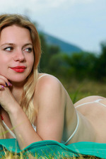 Sexy Russian blonde Elisa Liv 00