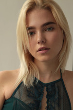 Presenting Scarlet 00