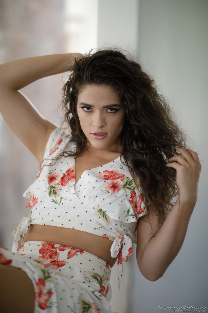 Curly Victoria Voxxx