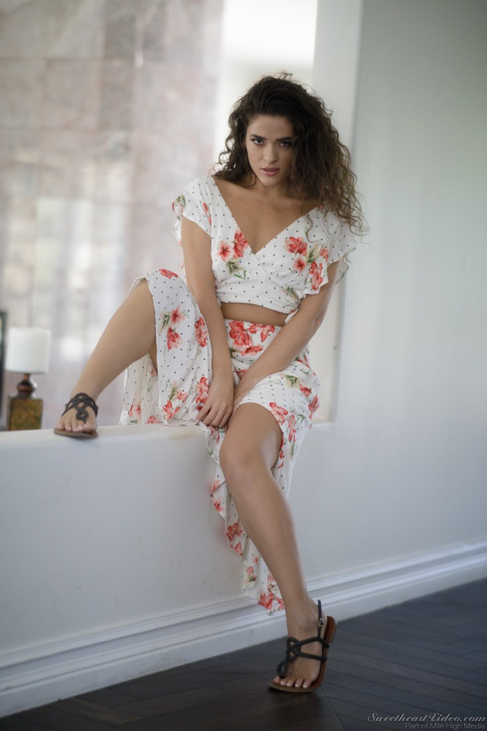 Curly Victoria Voxxx