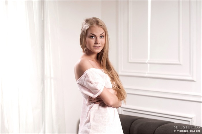 Erika Shows Smooth Pussy