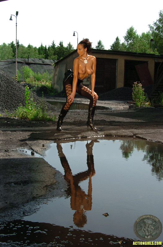 Julie babe with a gun is dangerous