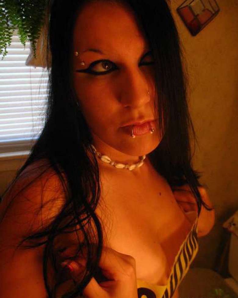 Punk GFs play with the cam