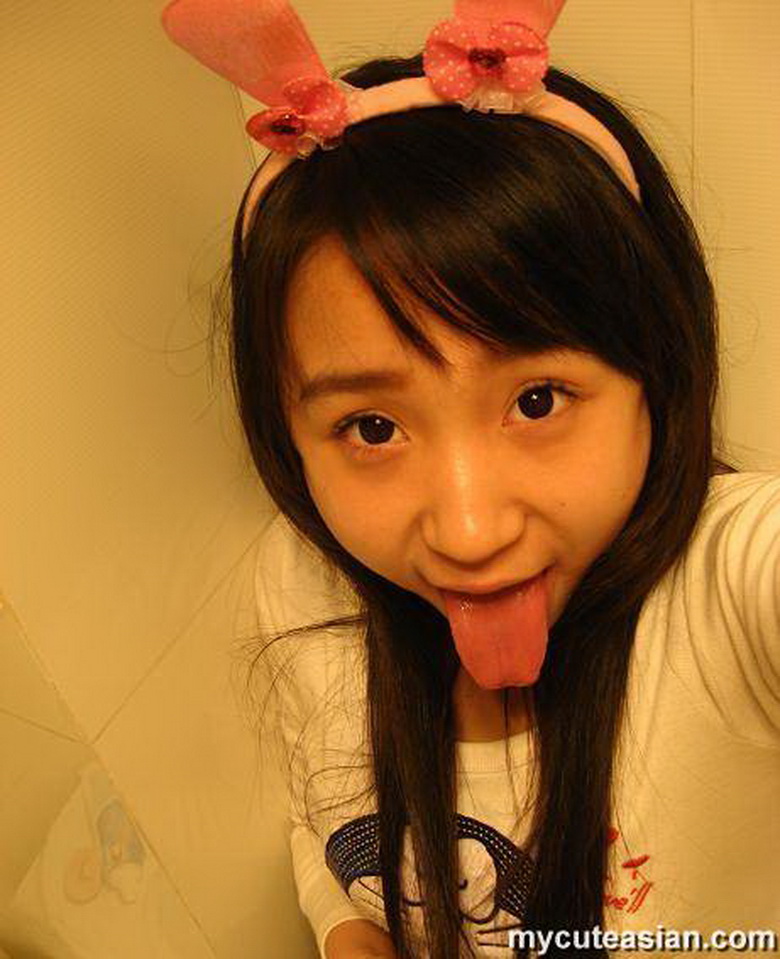 Asian GF teasing in slutty self pics