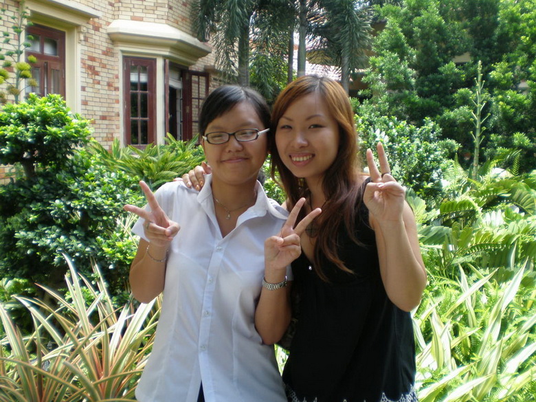 Chubby poser with nice lips