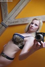 Busty blonde babe selfpics gallery 02