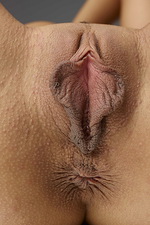 Dominika Labia Love 01