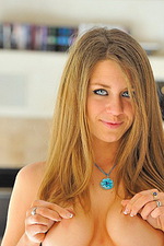 Delilah shows off her smoking-hot body 01