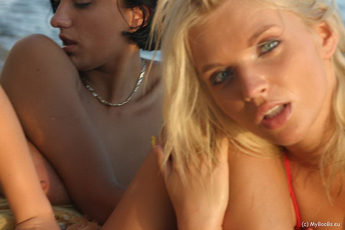 Threesome busty lesbians