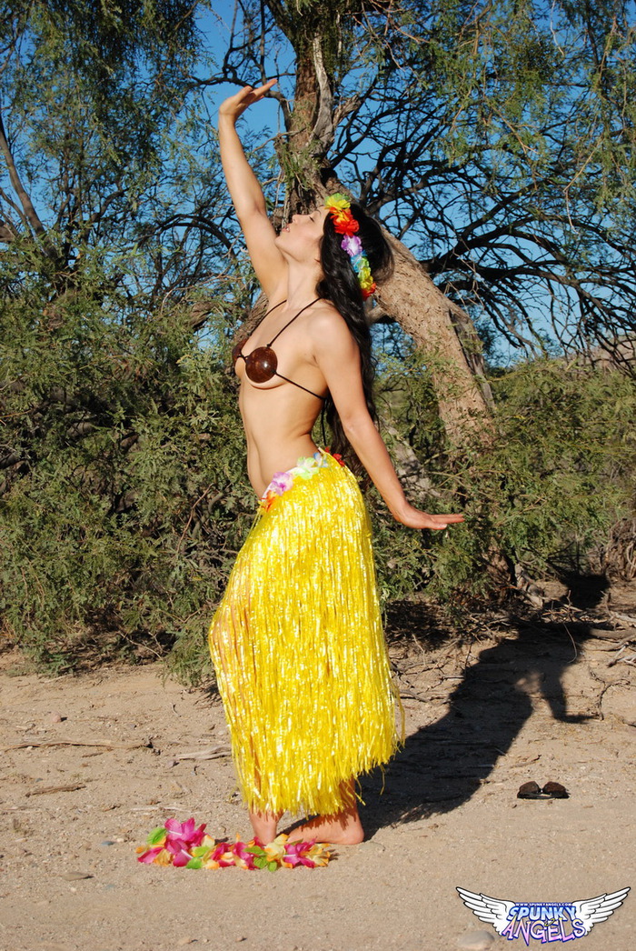 SpunkyAngels: Stunning Tease Tianna Shows Off Her Tight Body In Her Skimpy Hula Outfit Outdoors