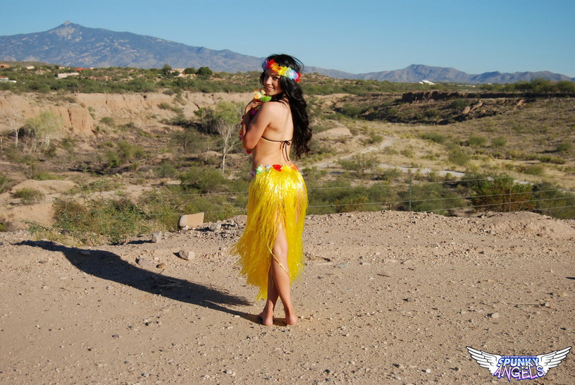 SpunkyAngels: Stunning Tease Tianna Shows Off Her Tight Body In Her Skimpy Hula Outfit Outdoors