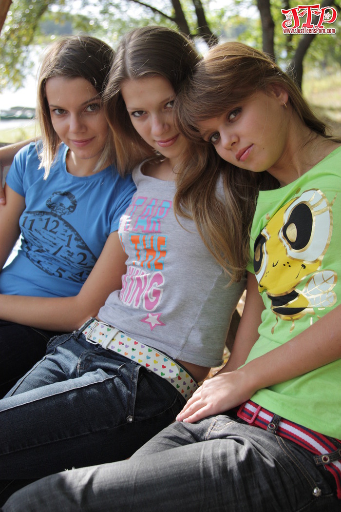 Cute Lesbian Teen Babes