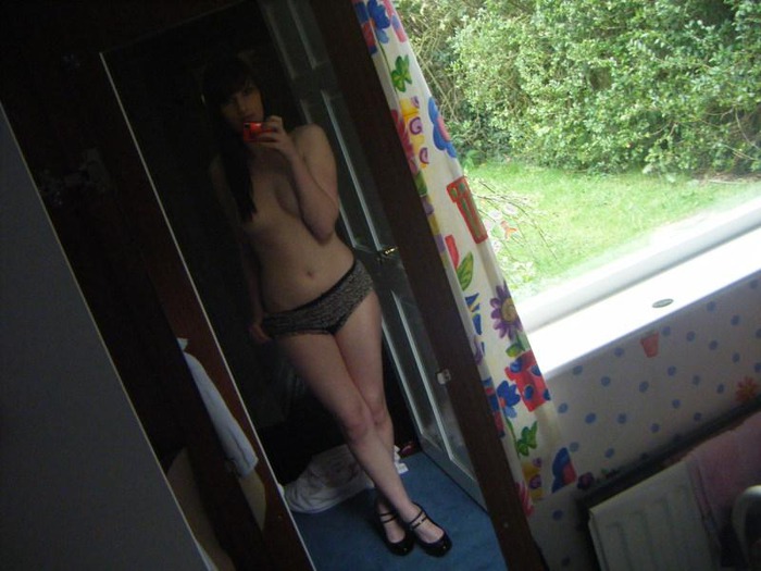 Kinky Amateur In The Bathroom